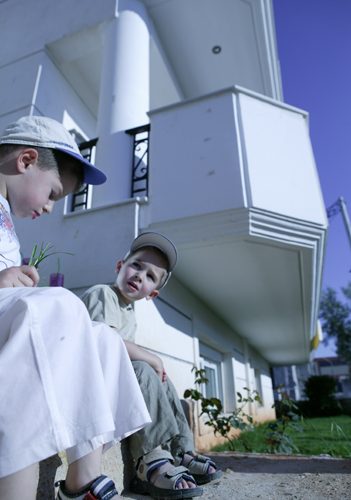 ΚΤΙΡΙΟ ΔΙΑΜΕΡΙΣΜΑΤΩΝ ΣΤΟ ΓΕΡΑΚΑ